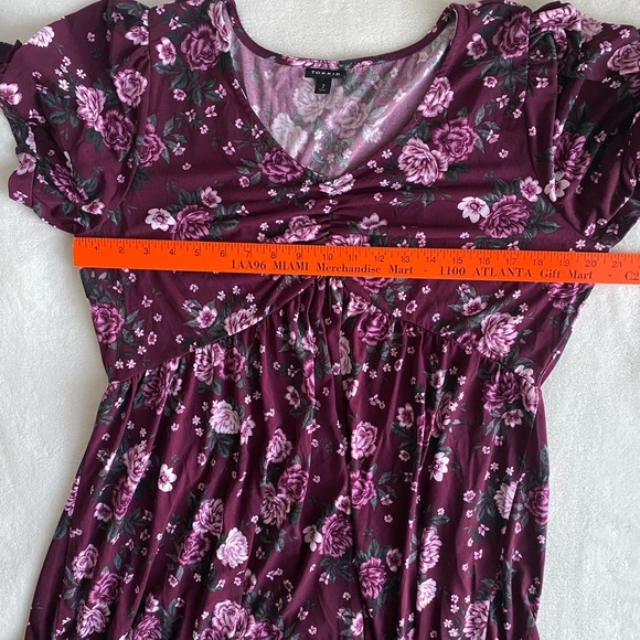 Torrid Floral Blouse Size 2 18/20 Burgundy Pink Short Tie Sleeves Romantic - Picture 9 of 10